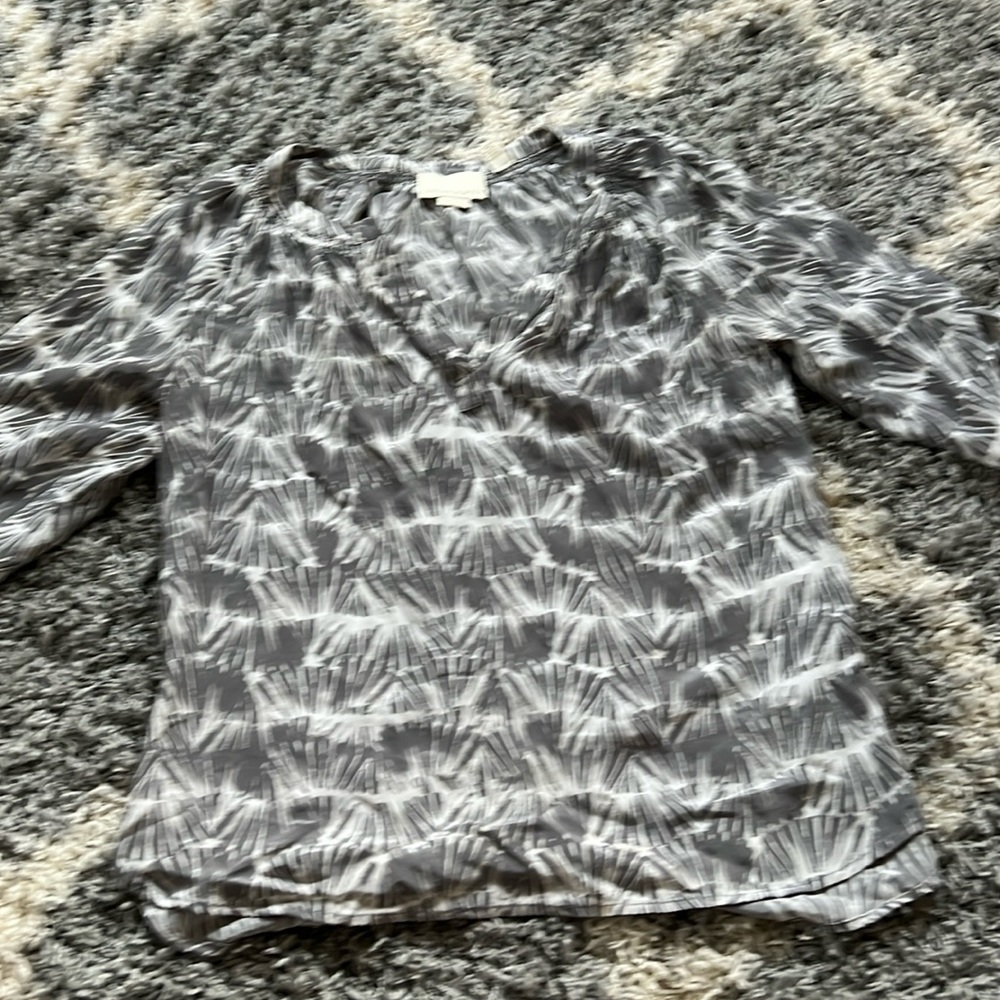Gray and white hundred percent silk blouse by Cynthia Rowley.